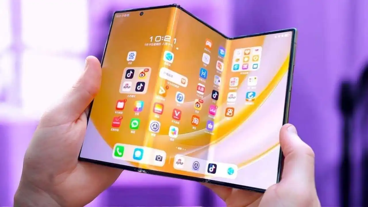 هاتف Huawei Mate XT 2 يمهد الطريق لأول تقنية ثلاثية الطي بكاميرا 200 ميجابكسل